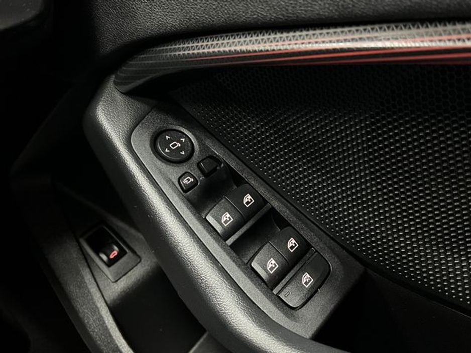 2020 BMW 1 Series - image 39