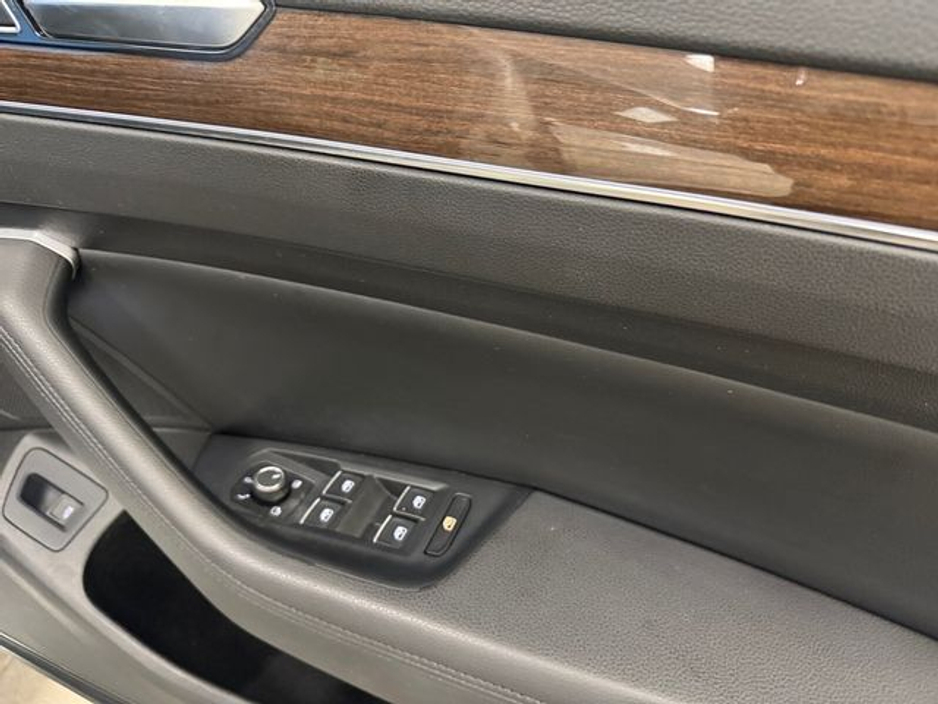 2018 Volkswagen Passat - image 12