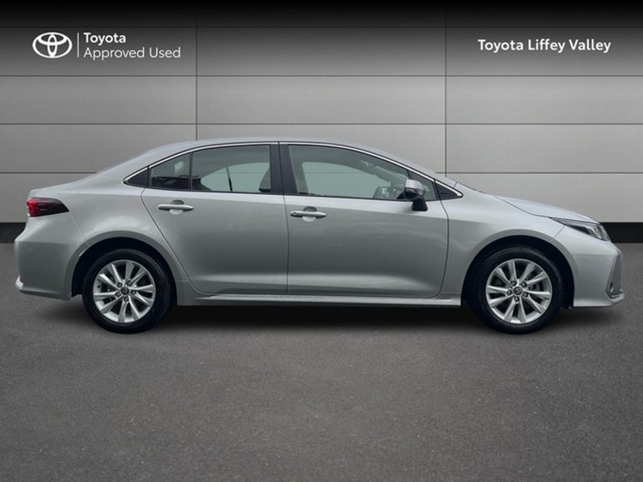 2025 Toyota Corolla COROLLA SALOON LUNA €31,950