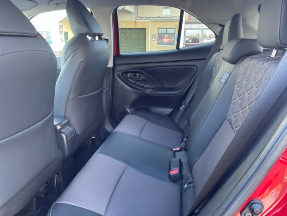 2024 Toyota Yaris Cross - image 7