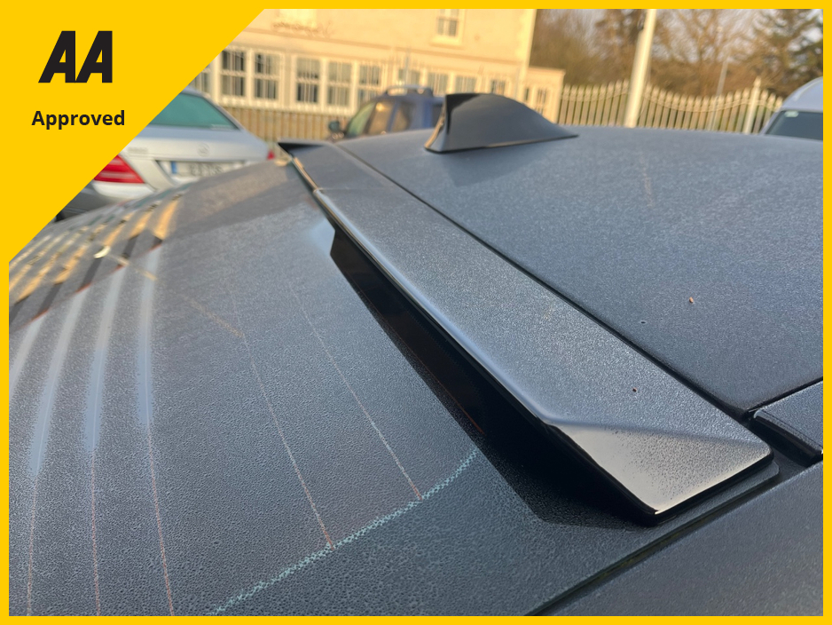 2015 BMW 5 Series - image 8