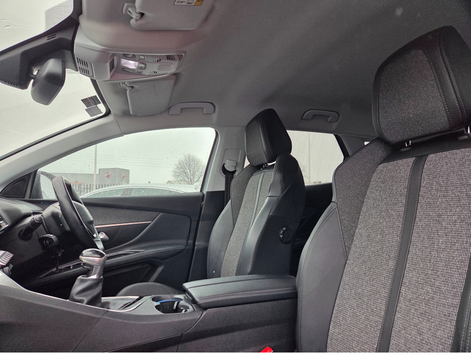 2019 Peugeot 3008 ALLURE 1.2 **  IRISH CAR ** HIGH SPEC MODEL ** REVERSE CAMERA ** HALF LEATHER ** ANDROID AUTO/APPLE CARPLAY ** LANE ASSIST **  2 KEYS ** €17,995