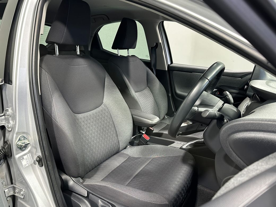 2021 Toyota Yaris - image 10