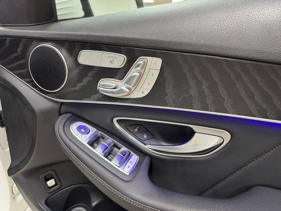 2019 Mercedes-Benz C Class - image 12