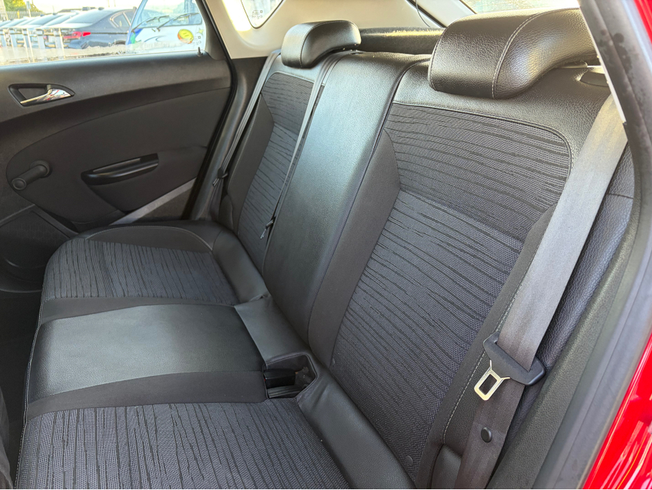 2015 Opel Astra - image 9