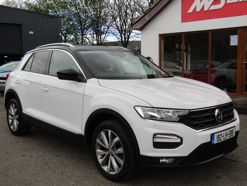 2019 Volkswagen T-Roc - image 2