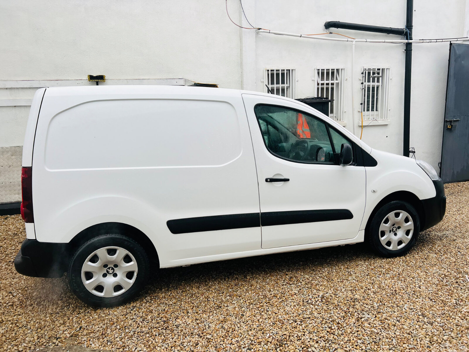 2017 Peugeot Partner  €6,450