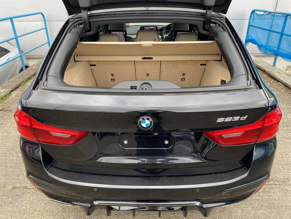 2019 BMW 5 Series - image 13