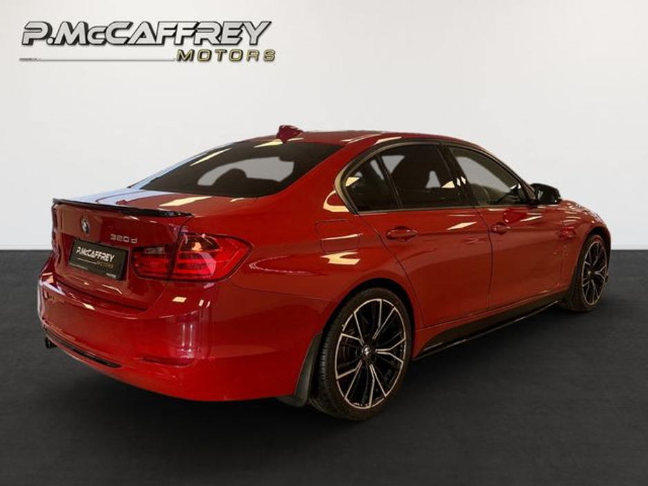 2016 BMW 3 Series - image 5