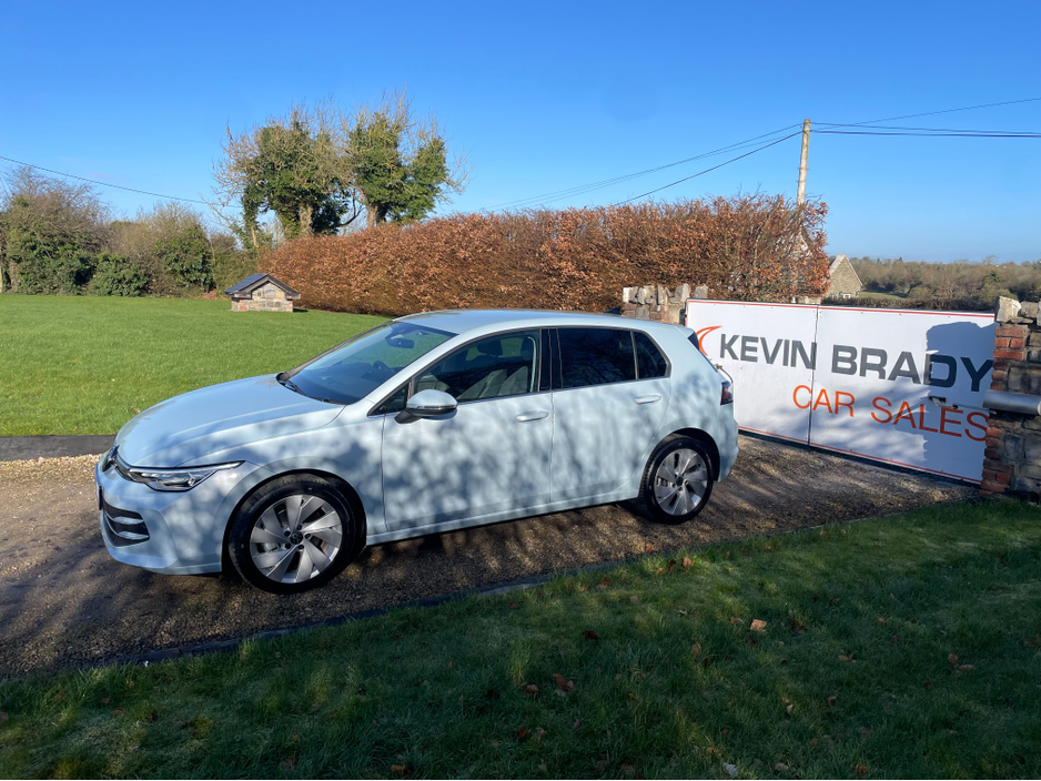 2025 Volkswagen Golf - image 3