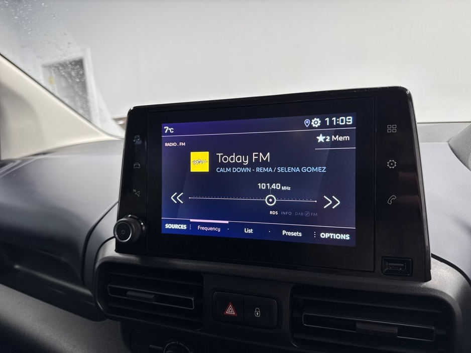 2023 Peugeot Rifter - image 18