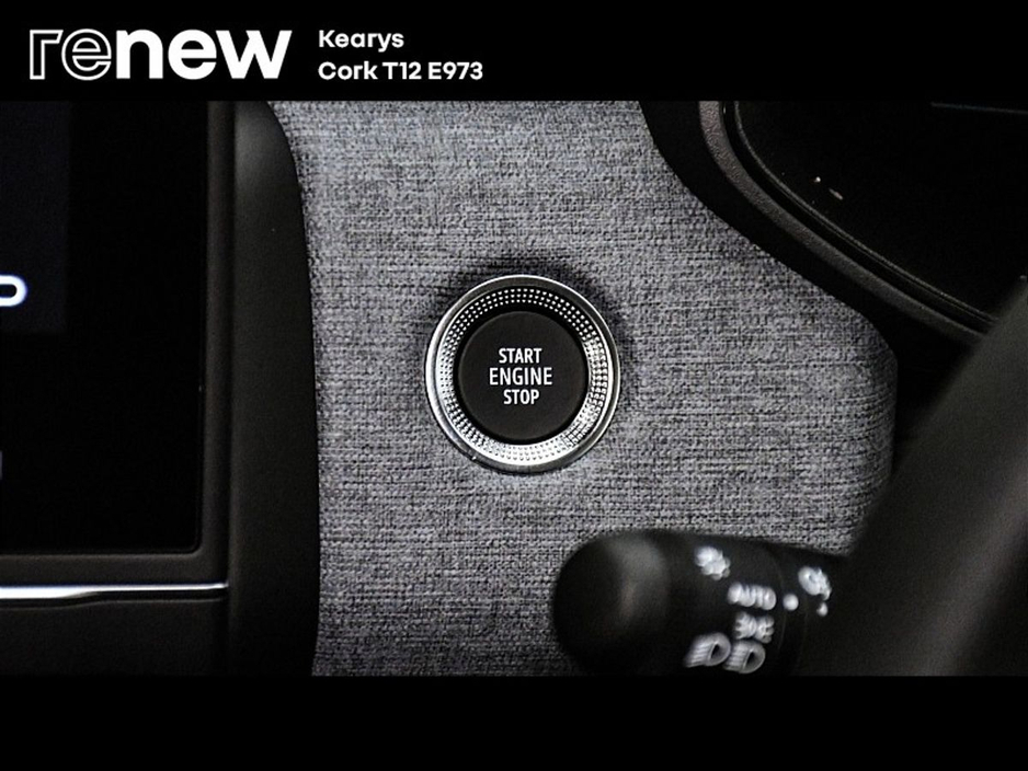 2025 Renault Clio - image 18