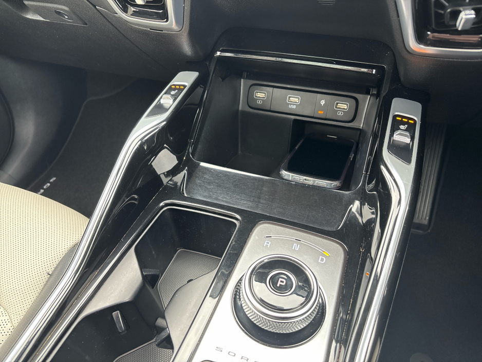 2022 Kia Sorento - image 12