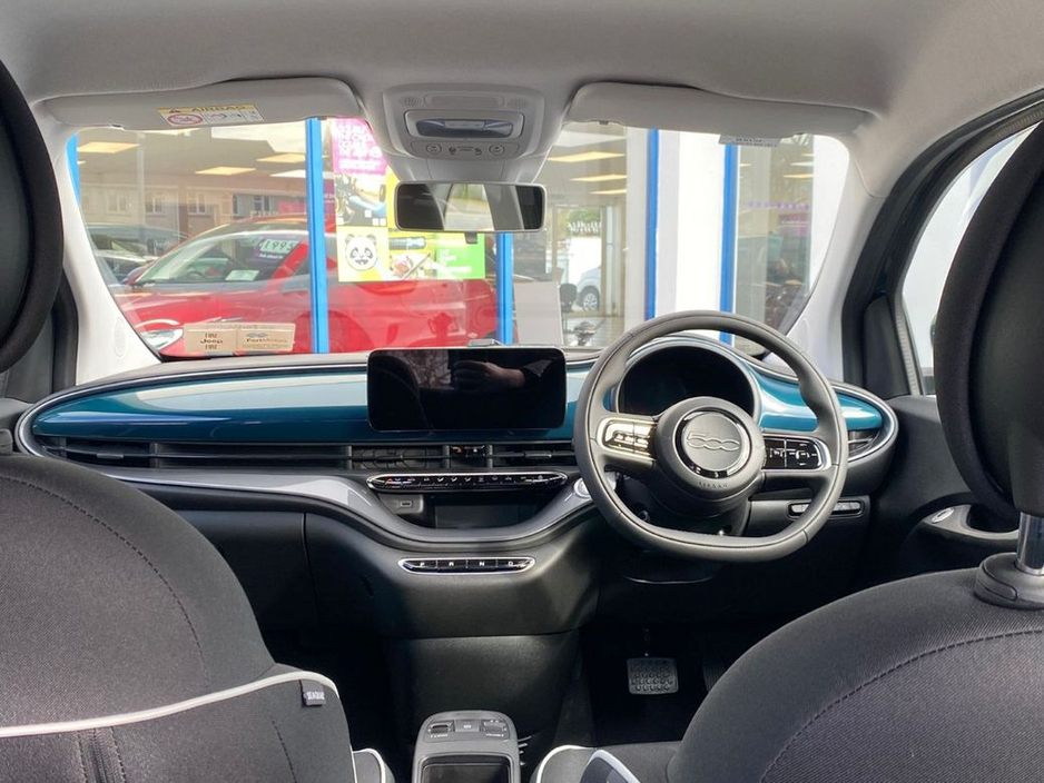 2025 Fiat 500e - image 25