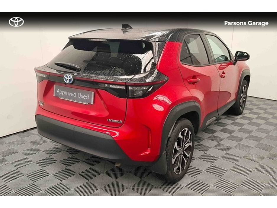 2023 Toyota Yaris Cross - image 2