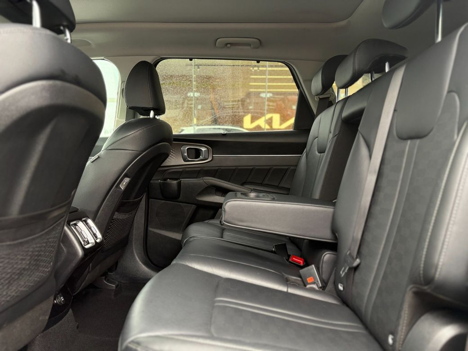 2024 Kia Sorento - image 4