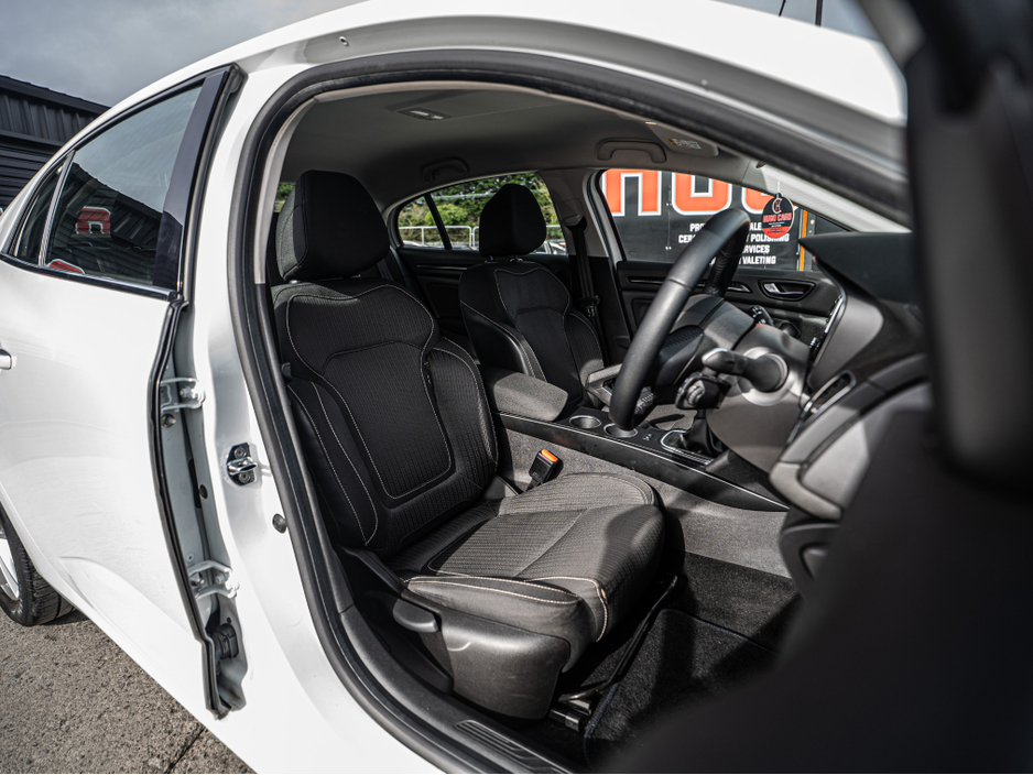 2019 Renault Megane - image 18