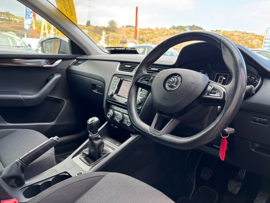 2015 Skoda Octavia - image 5