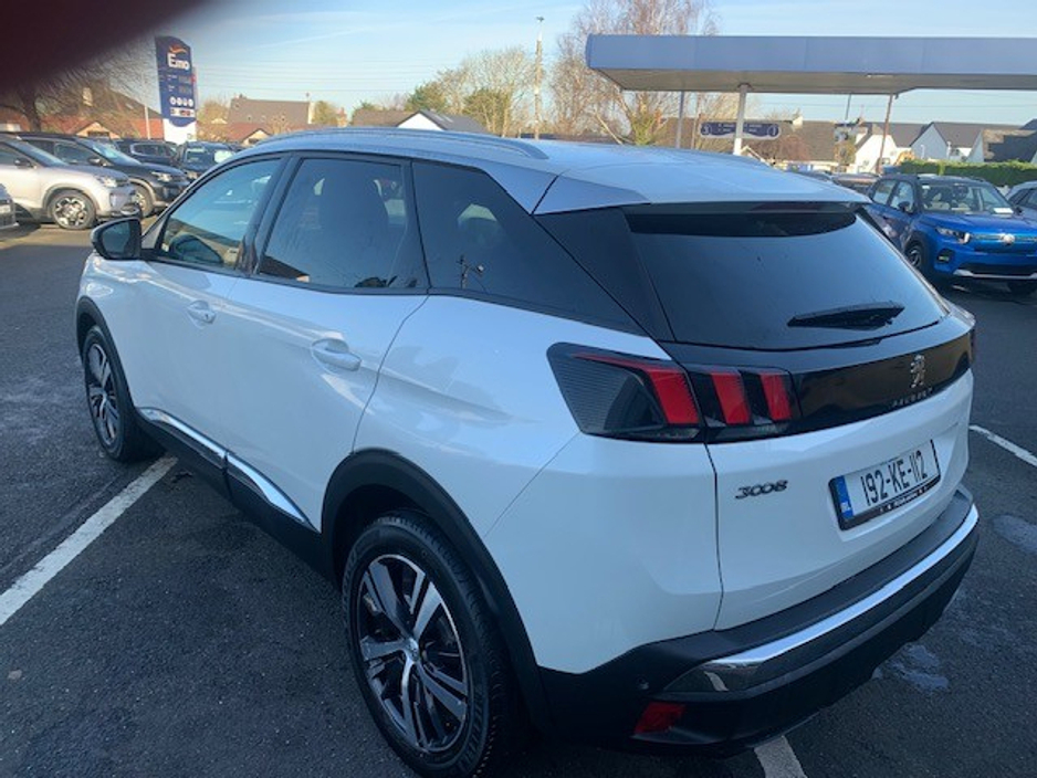 2019 Peugeot 3008 - image 5