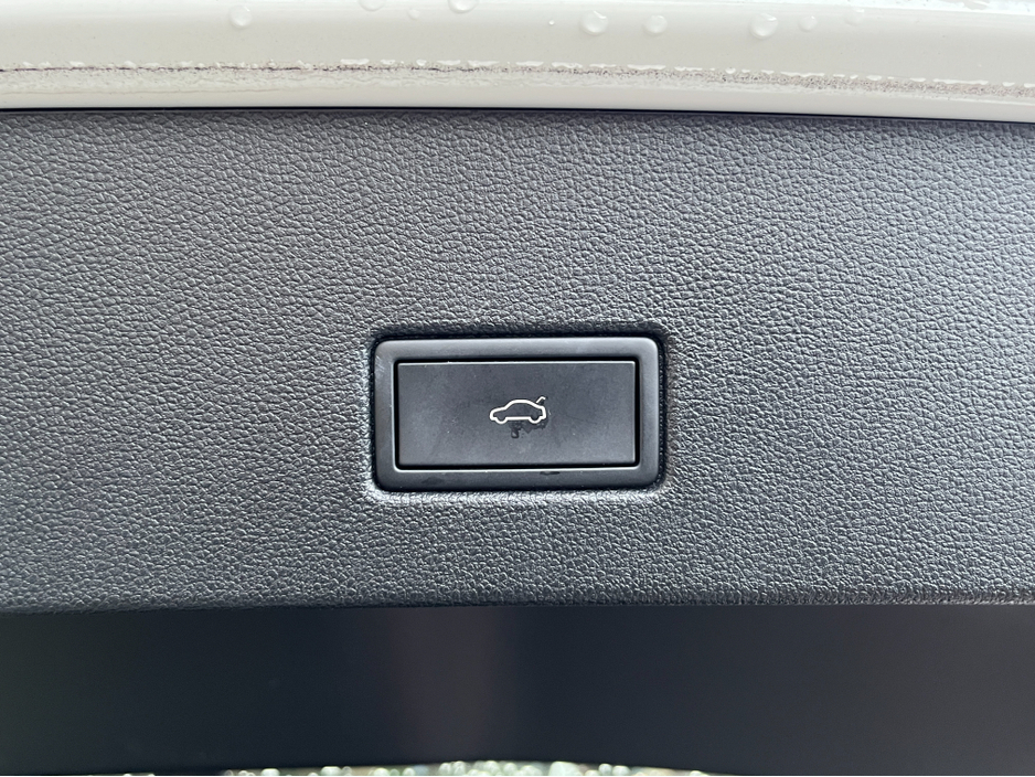 2023 Volkswagen T-Roc R-LINE AUTOMATIC 2.0 DIESEL //HALF LEATHER HEATED SEATS//REVERSE CAMERA//ADAPTIVE CRUISE CONTROL//KEYLESS ENTRY// €31,950