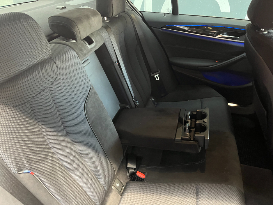 2019 BMW 5 Series - image 18