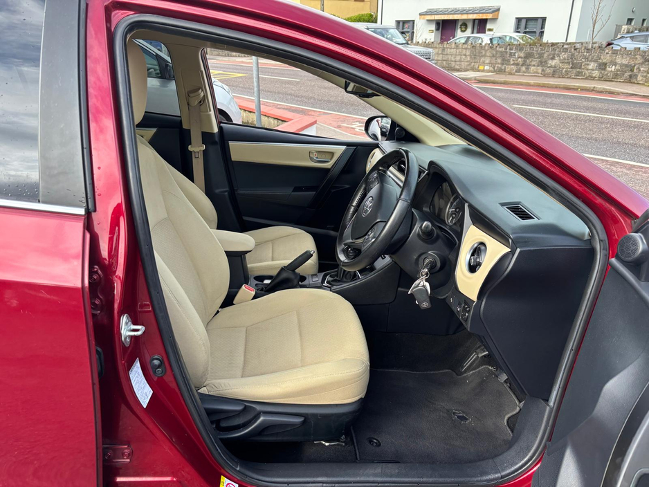 2017 Toyota Corolla - image 3