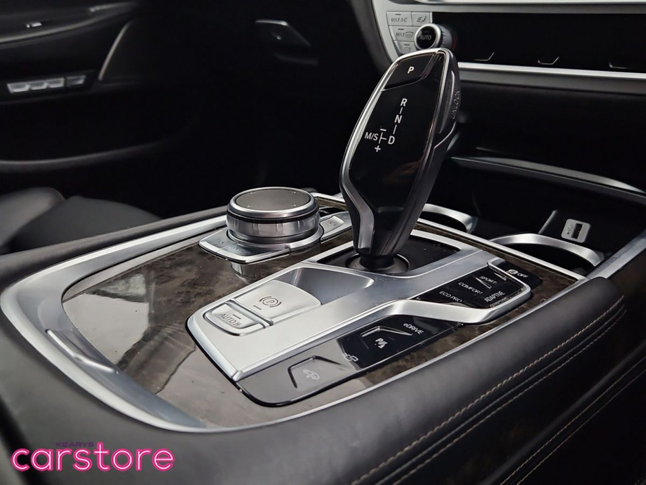 2016 BMW 7 Series - image 20