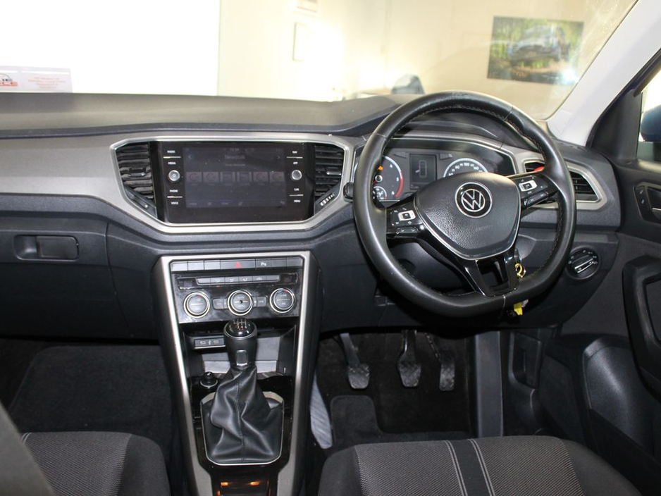 2021 Volkswagen T-Roc - image 10