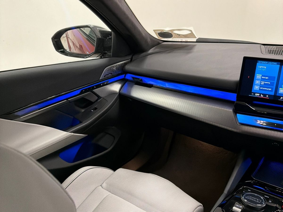 2024 BMW M5 - image 23