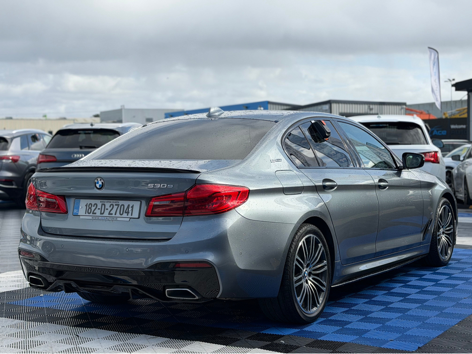 2018 BMW 5 Series - image 7