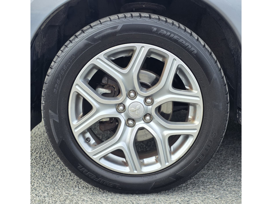 2014 Mitsubishi Outlander - image 6