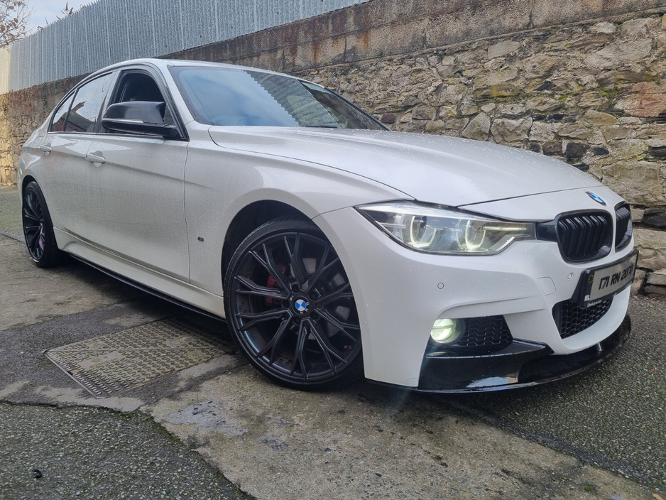2017 BMW 3 Series 330e M Sport €14,499