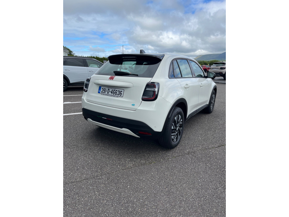 2025 Fiat 600 - image 5