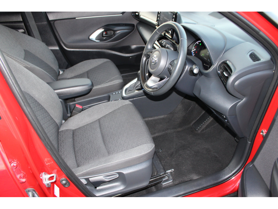 2023 Toyota Yaris Cross 1.5 Hybrid CVT Luna Sport €28,950