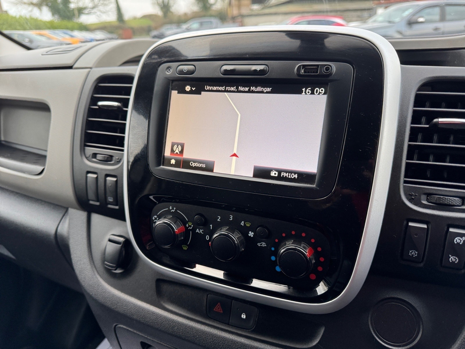2019 Renault Trafic - image 12
