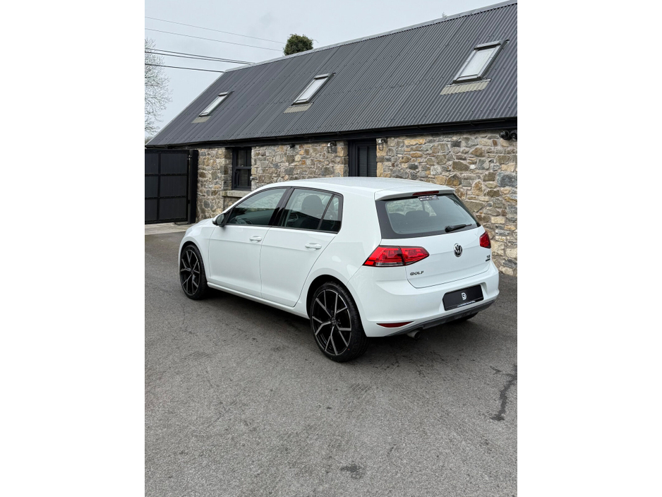 2013 Volkswagen Golf - image 4