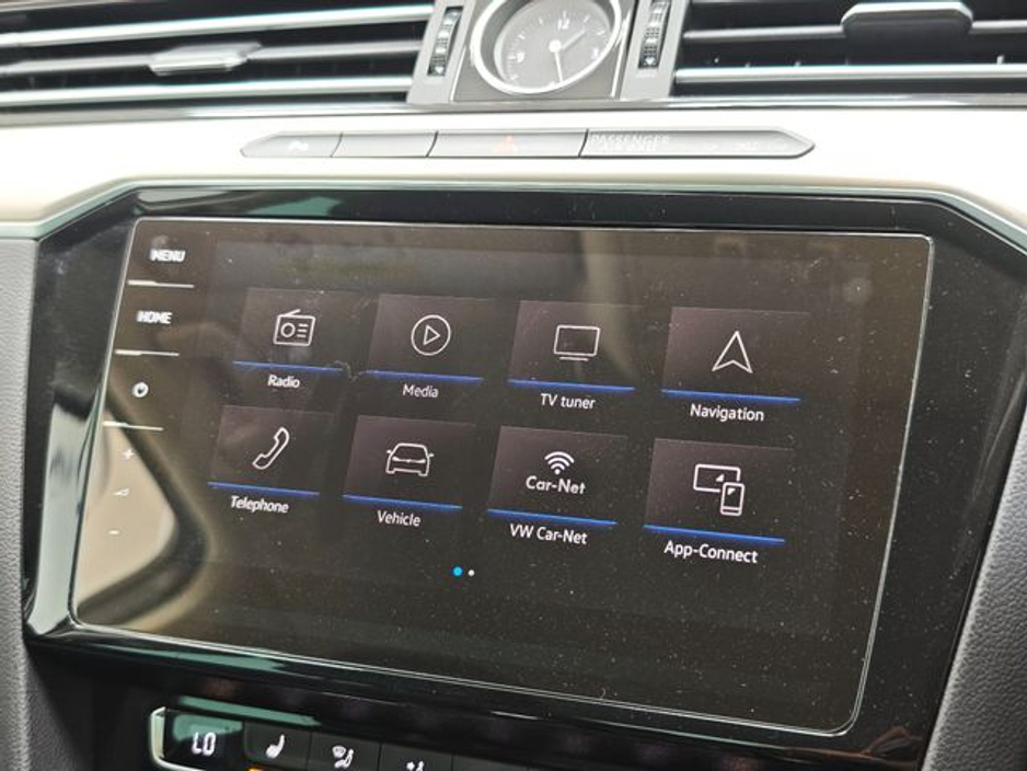 2018 Volkswagen Passat - image 18