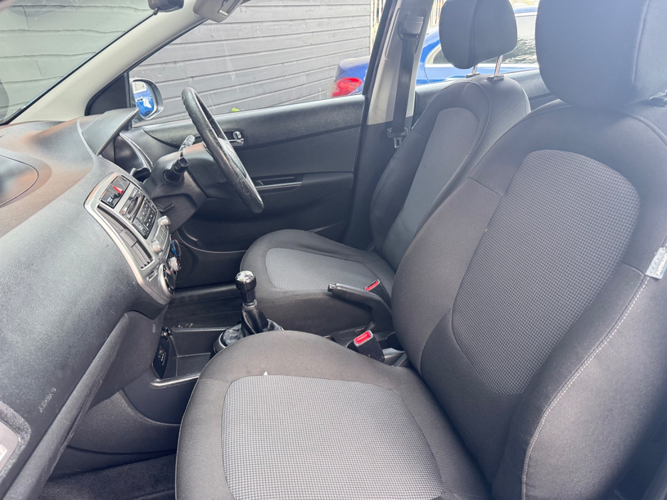 2012 Hyundai i20 - image 7