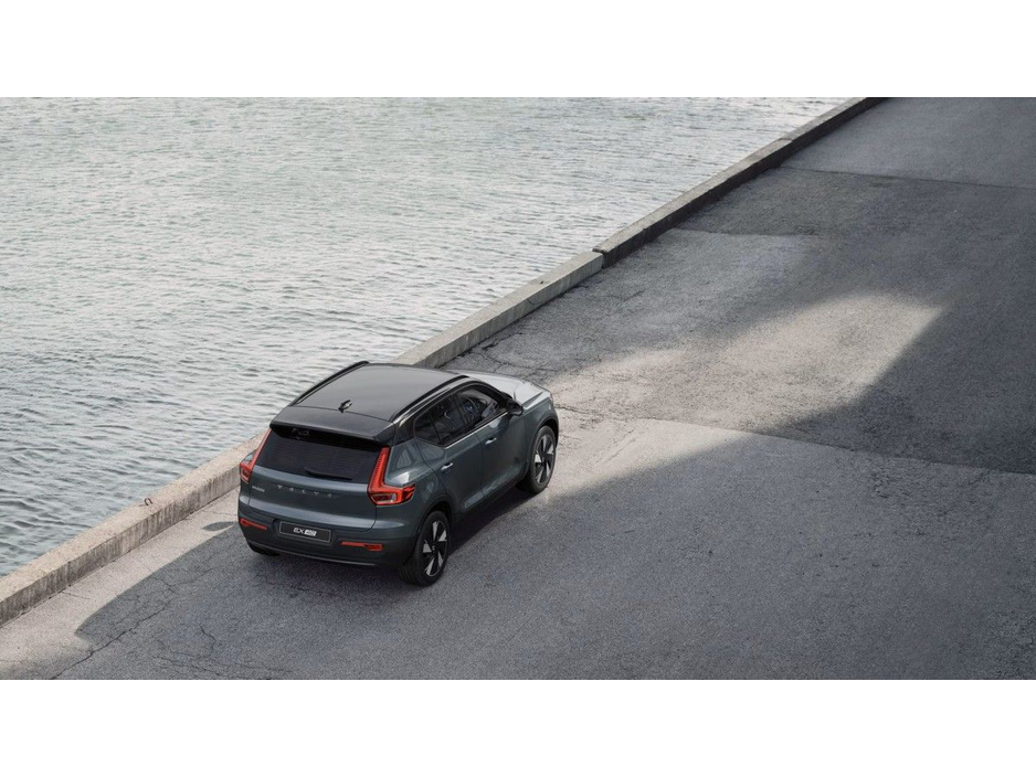 2026 Volvo EX40 - image 9