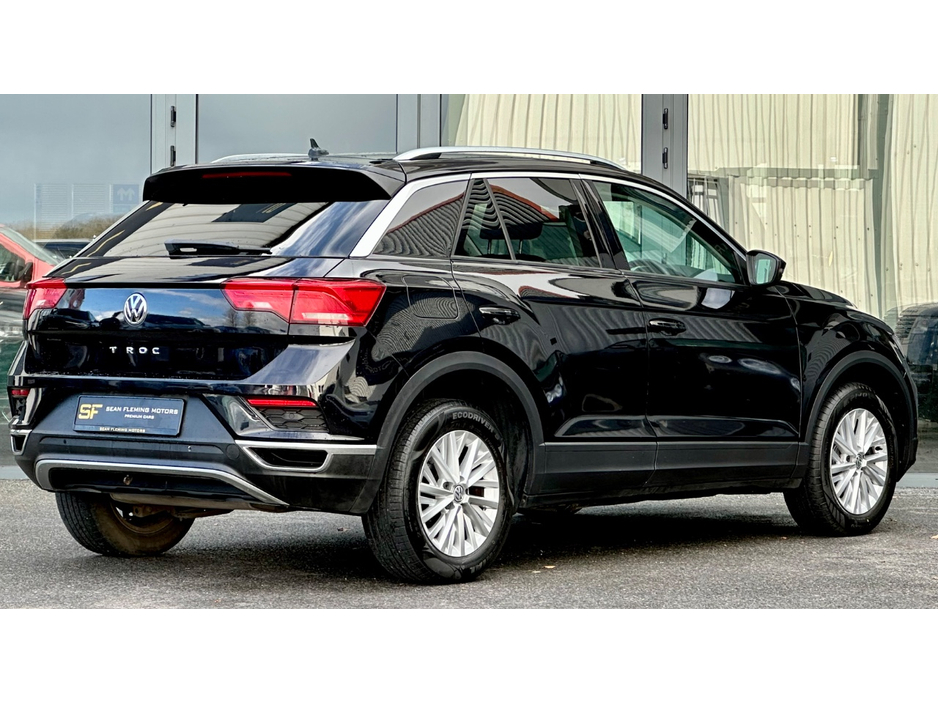2018 Volkswagen T-Roc - image 3
