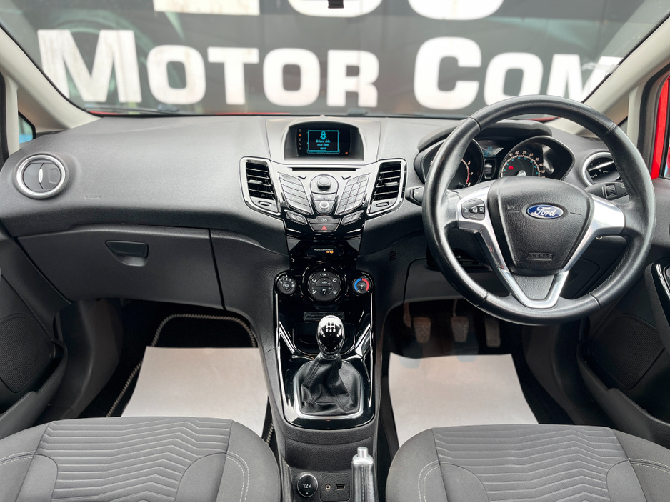 2014 Ford Fiesta - image 8