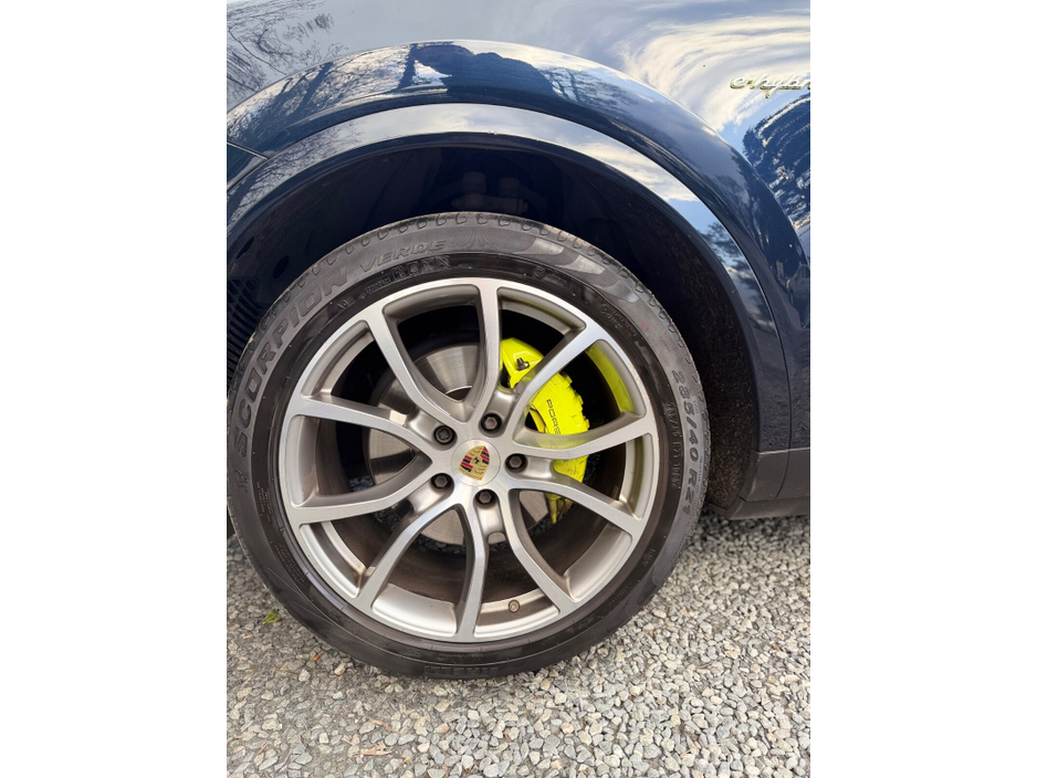 2022 Porsche Cayenne - image 19