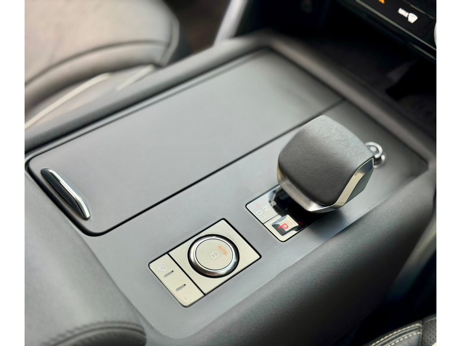 2021 Land Rover Discovery - image 13