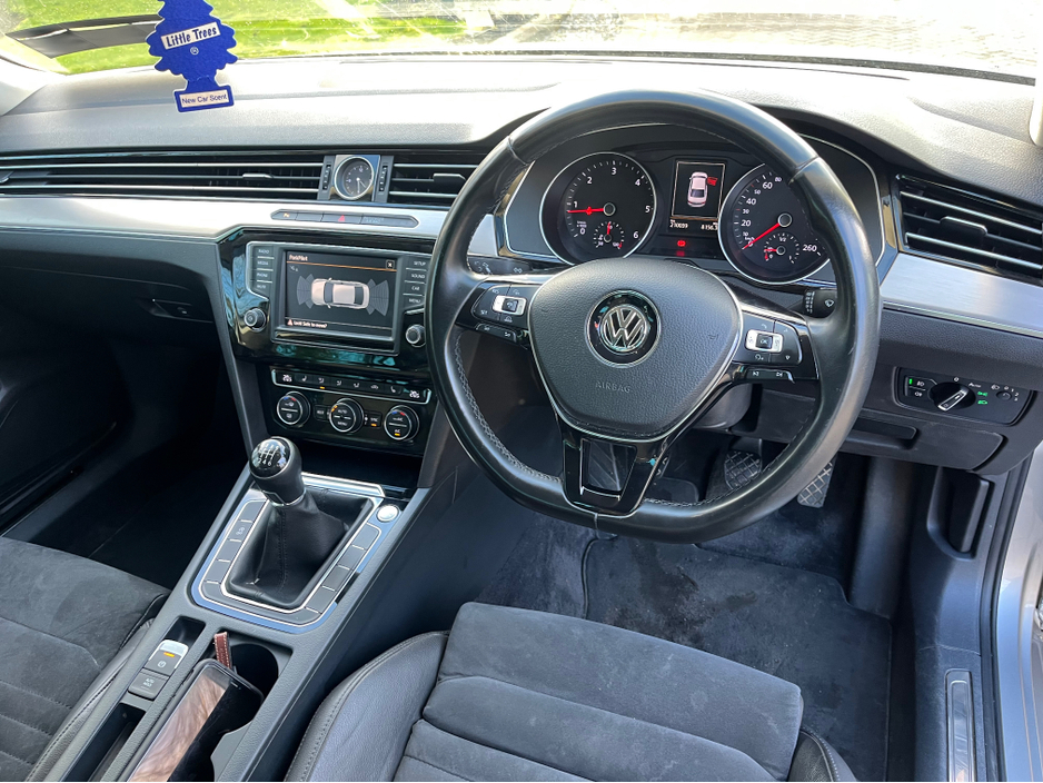 2015 Volkswagen Passat - image 10