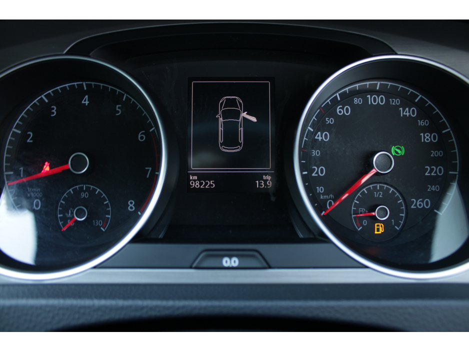 2016 Volkswagen Golf - image 12