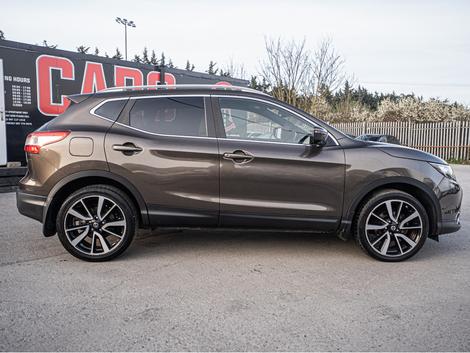 2015 Nissan Qashqai - image 12