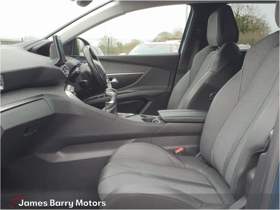 2021 Peugeot 5008 - image 4