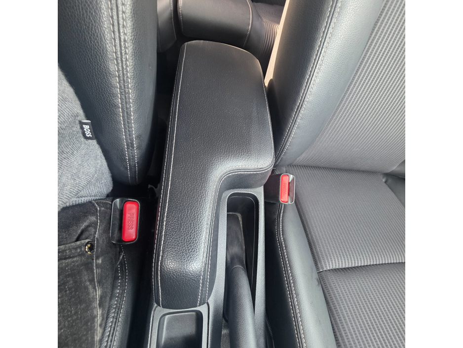 2017 Honda Fit - image 25