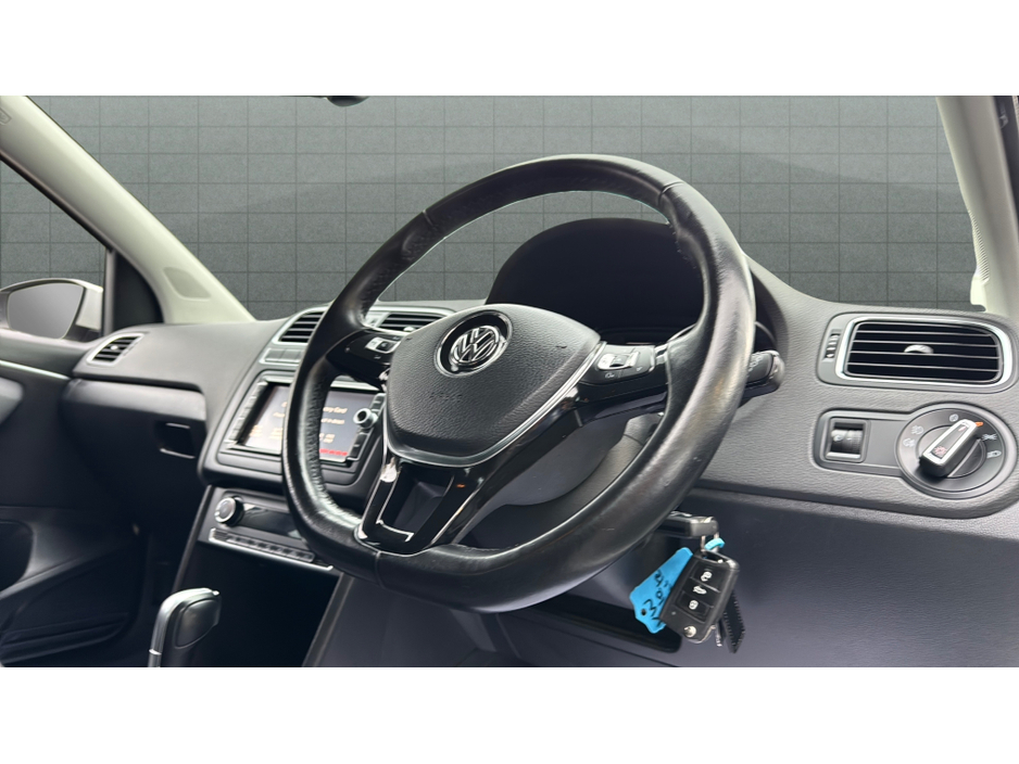 2016 Volkswagen Polo - image 10