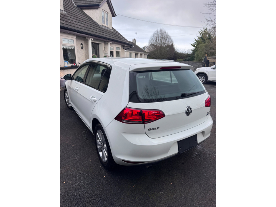 2013 Volkswagen Golf - image 6